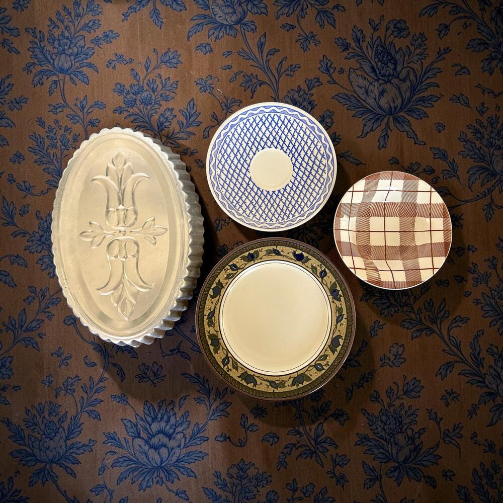 Vintage Cottagecore Wall Hanging Set, Curated Gallery Wall Plates, Set of 4